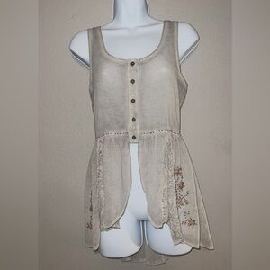 Rustic Tank with adorable details!! Size Smalll Gimmick by BKE
